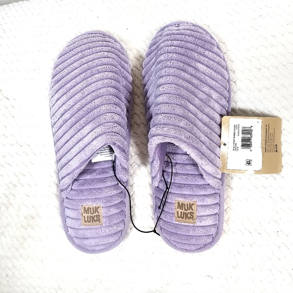 Muk Luks Shoes - 2/$20 Muk Luks 8 Cushioned Scuff Slipper